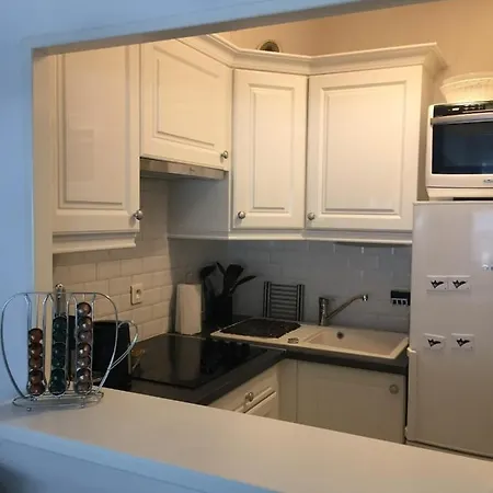 36 M With Balcony And Pool Near Beaches