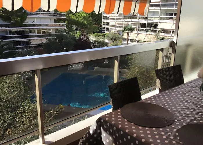 36 M With Balcony And Pool Near Beaches Antibes